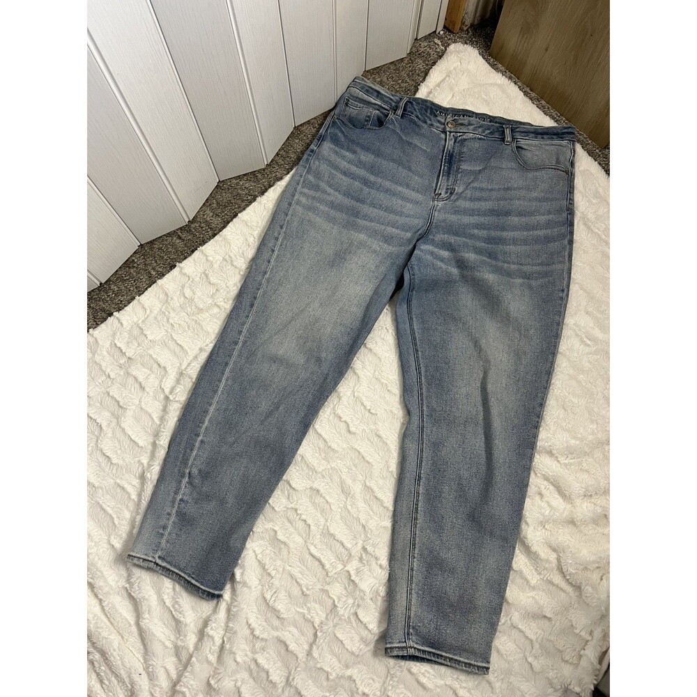American Eagle Women's Sz 20 Long Mom  Jean High-Rise Straight Light Wash Jeans